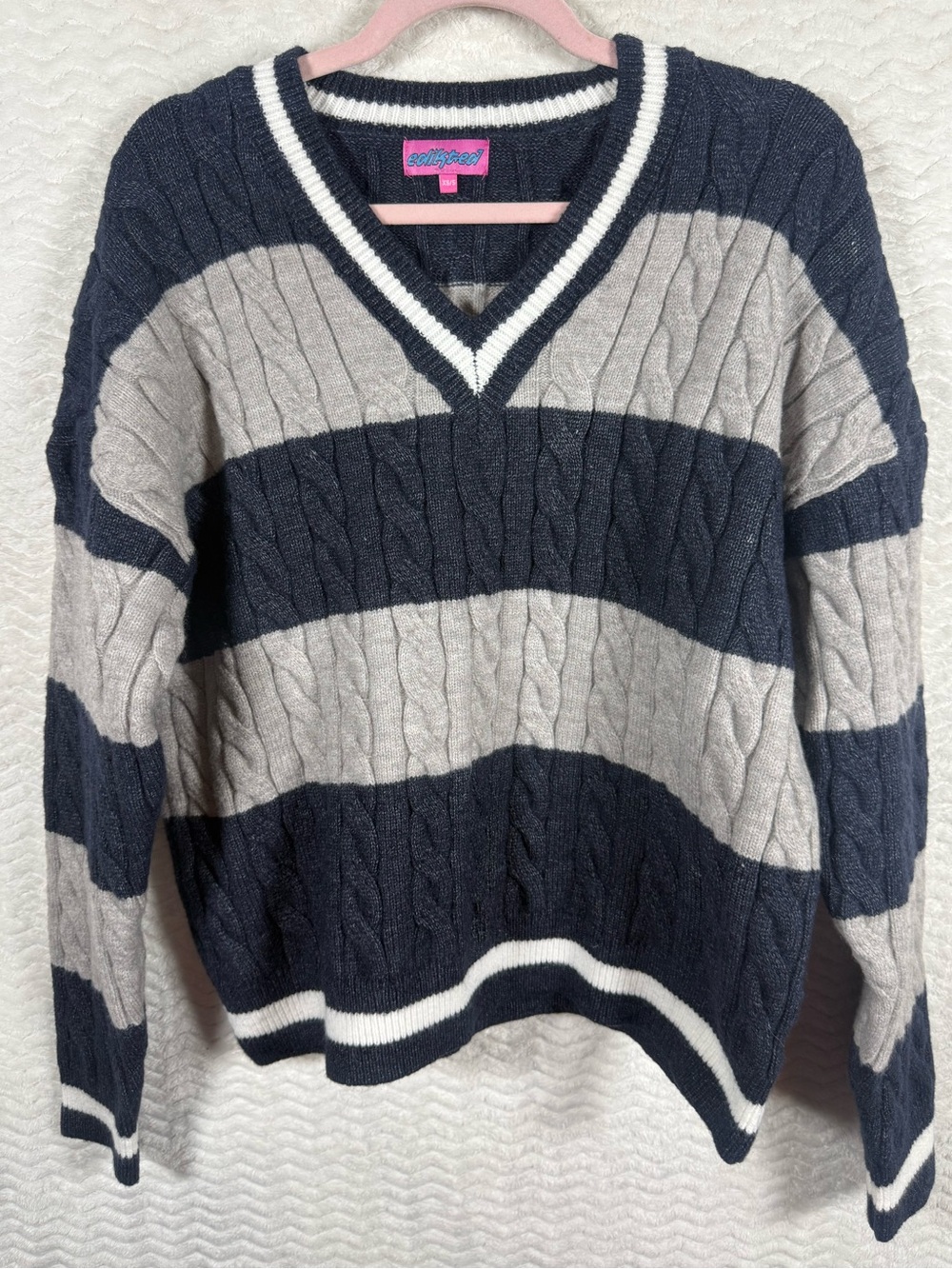 Edikted Romie V-Neck Cable Knit Sweater